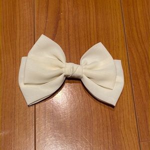 $20/2 BOGO White bow clip